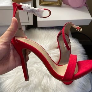 Red Heels BRAND NEW w/box  (Dream Pairs) size 5